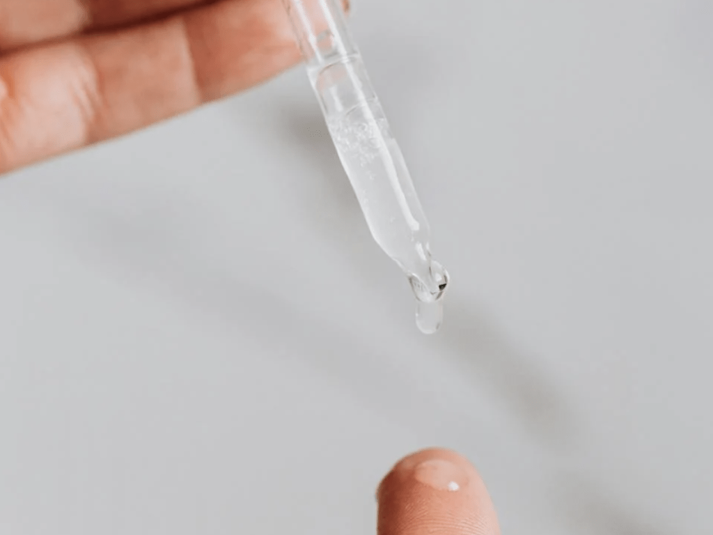 When to Use Hyaluronic Acid Serum: Best Time & Application&nbsp;Tips